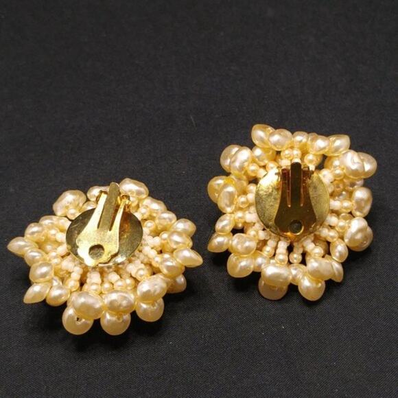 Vintage Freshwater Pearl Cluster Clip Earrings, Mid-century 1950s, 1 3/4 Inches - Picture 8 of 8